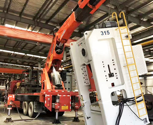 高青县附近随车吊出租，轻松解决运输难题